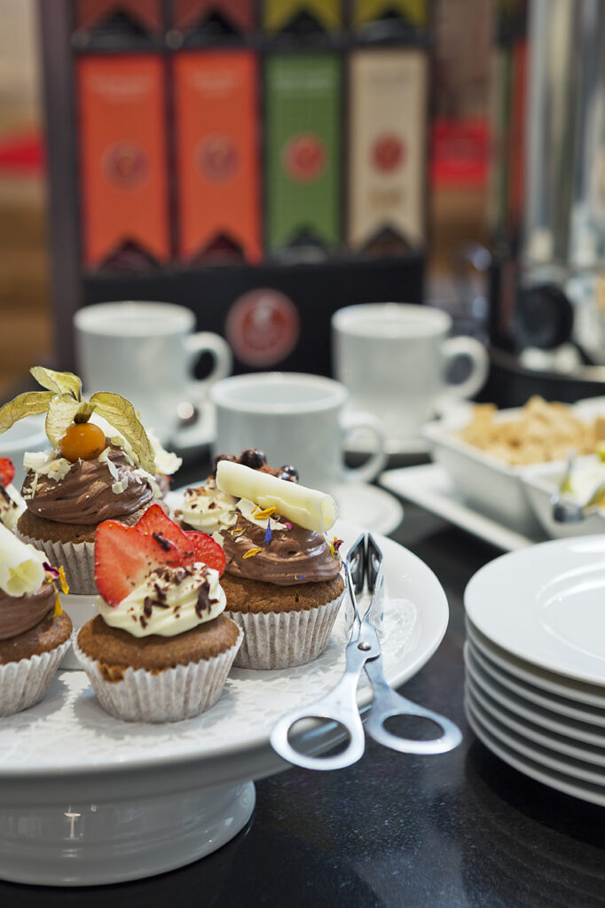 Tee, Kuchen & ein Glas Wein genießen im zentralen Hotel in Wien